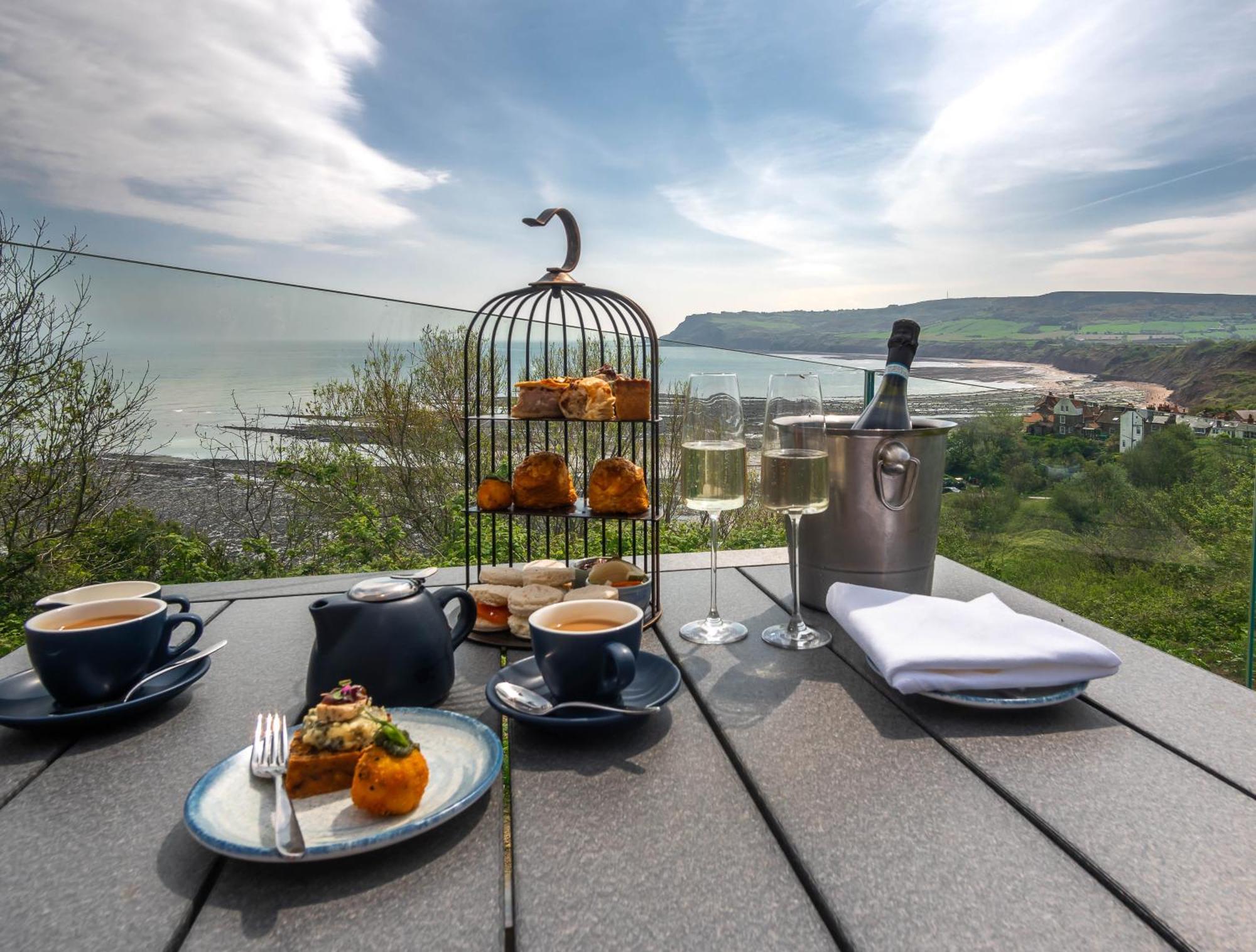 Hotel Victoria Robin Hood's Bay Eksteriør billede