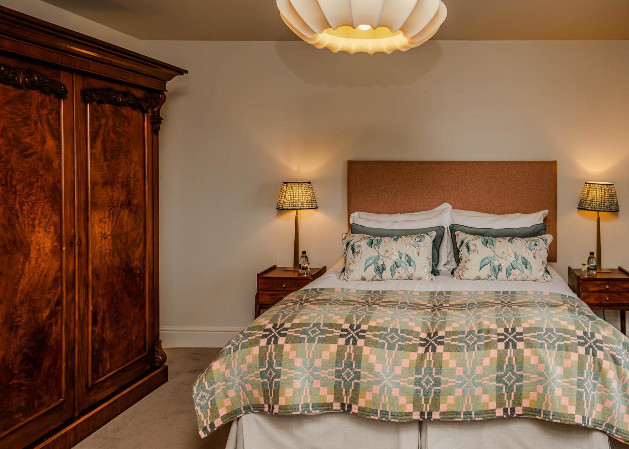 Hotel Victoria Robin Hood's Bay Eksteriør billede