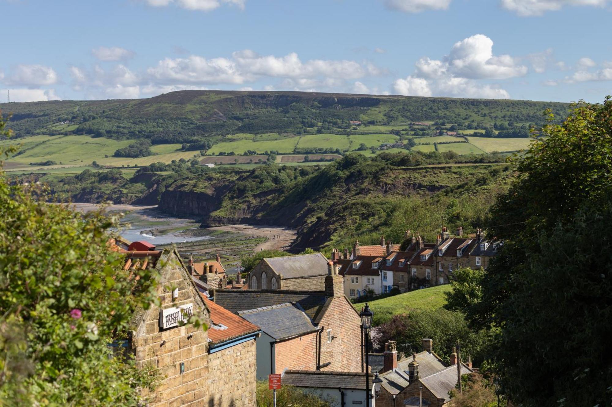 Hotel Victoria Robin Hood's Bay Eksteriør billede
