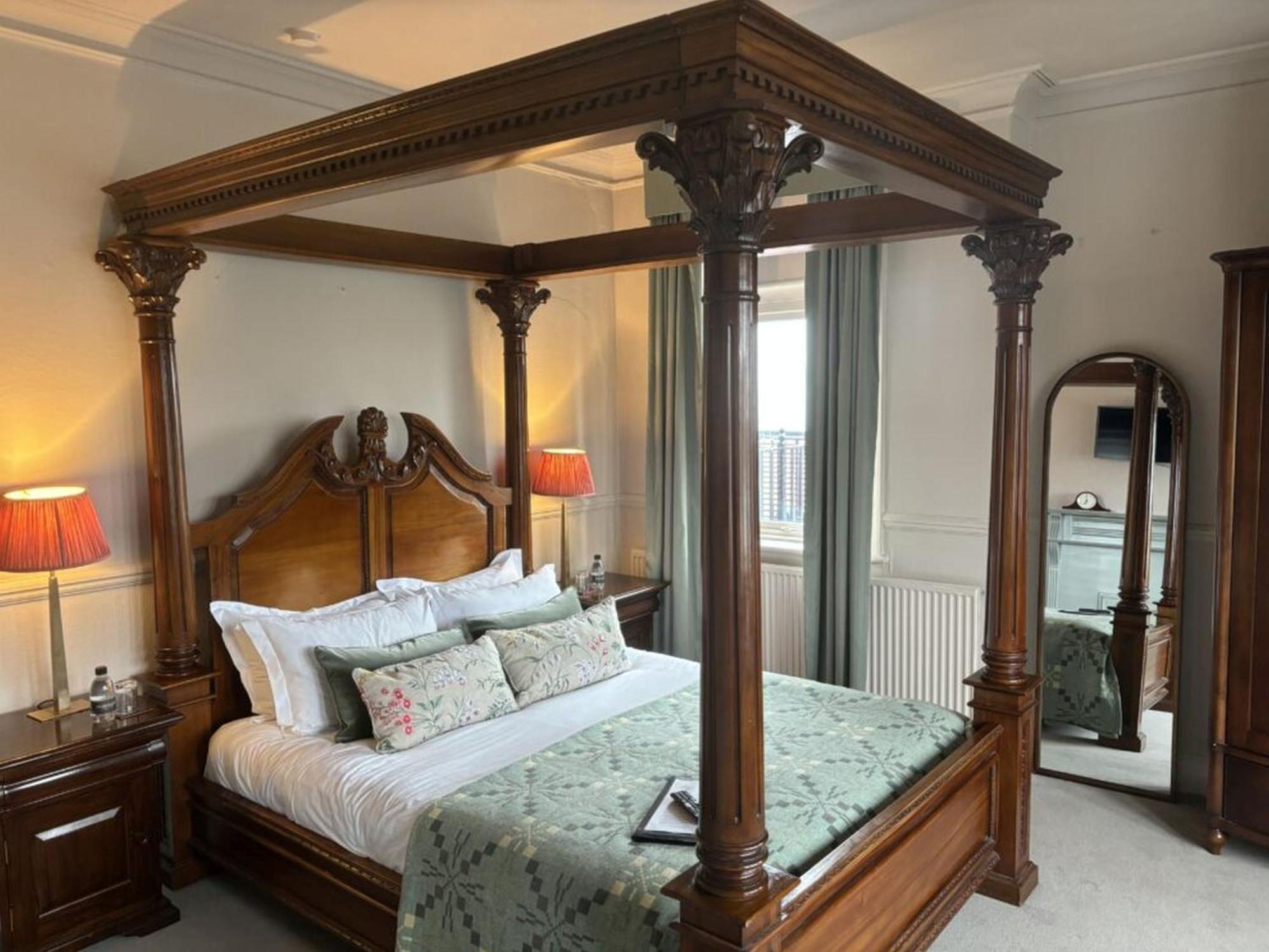 Hotel Victoria Robin Hood's Bay Eksteriør billede