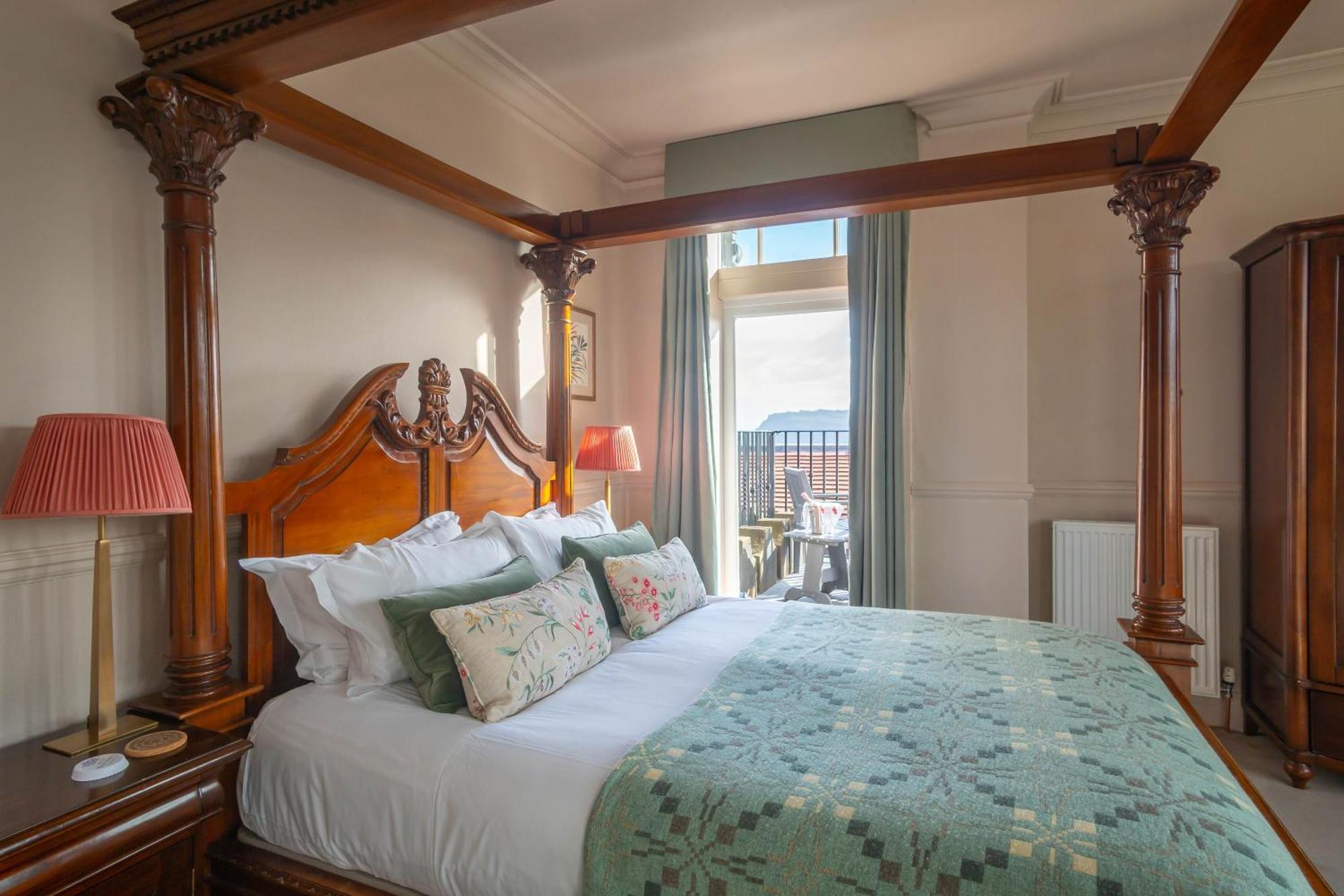 Hotel Victoria Robin Hood's Bay Eksteriør billede